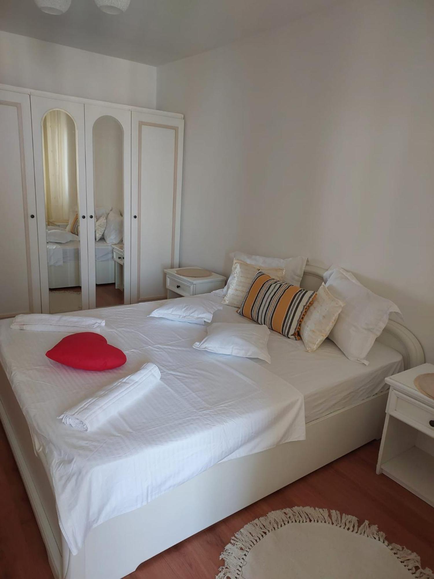Panorama Mega Apartament Pantelimon Bukarest Kültér fotó